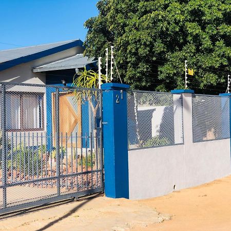אוצ'יווארונגו Mo-Nize Villa Guesthouse מראה חיצוני תמונה