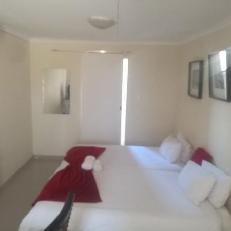 אוצ'יווארונגו Mo-Nize Villa Guesthouse מראה חיצוני תמונה