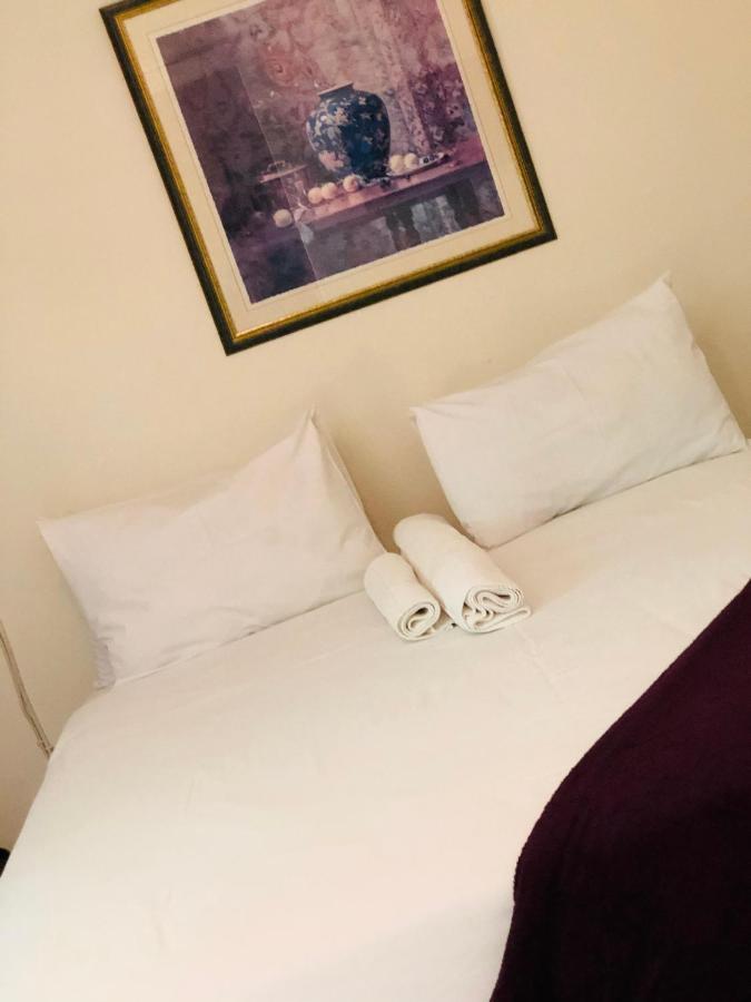 אוצ'יווארונגו Mo-Nize Villa Guesthouse מראה חיצוני תמונה