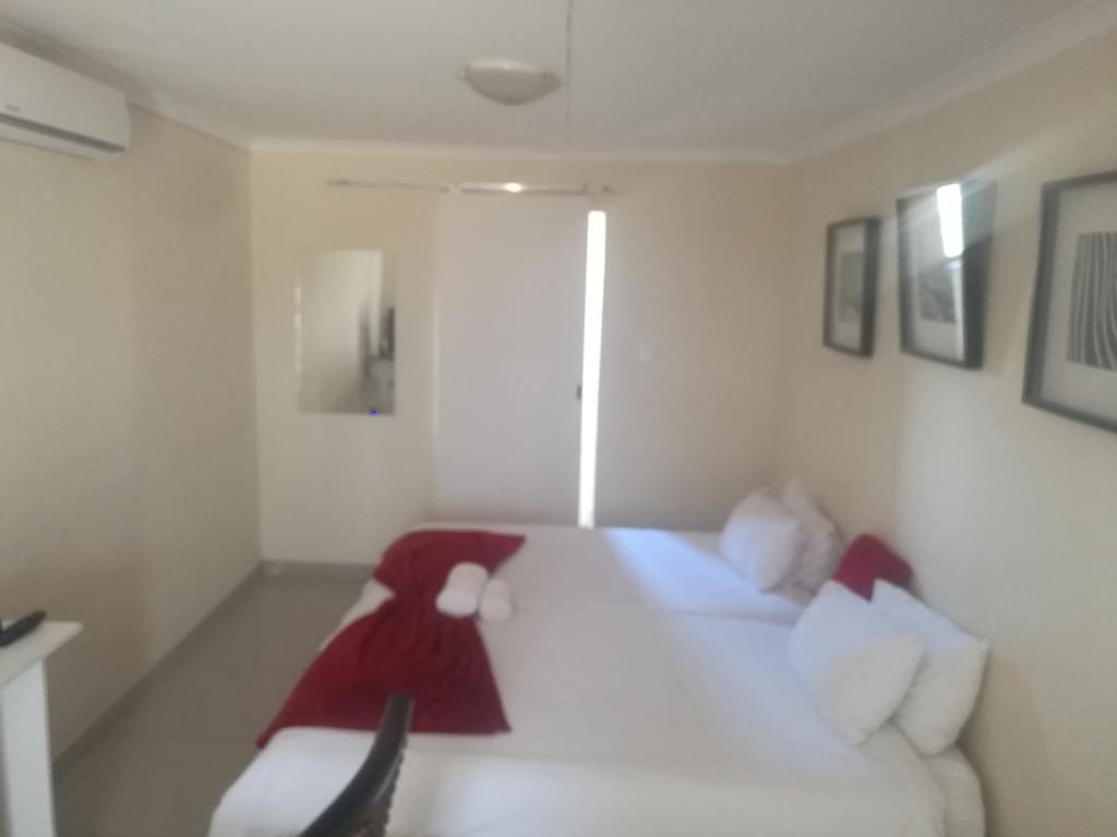 אוצ'יווארונגו Mo-Nize Villa Guesthouse מראה חיצוני תמונה